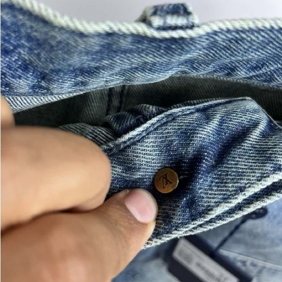 Louis Vuitton Denim Carpenter Shorts - Picture 7 of 7